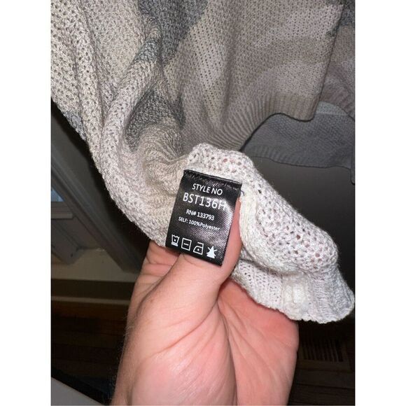 POL Womens Camo Pullover Waffle Knit Hoodie Top Size Large Green V-Neck Short Sl - Picture 5 of 5